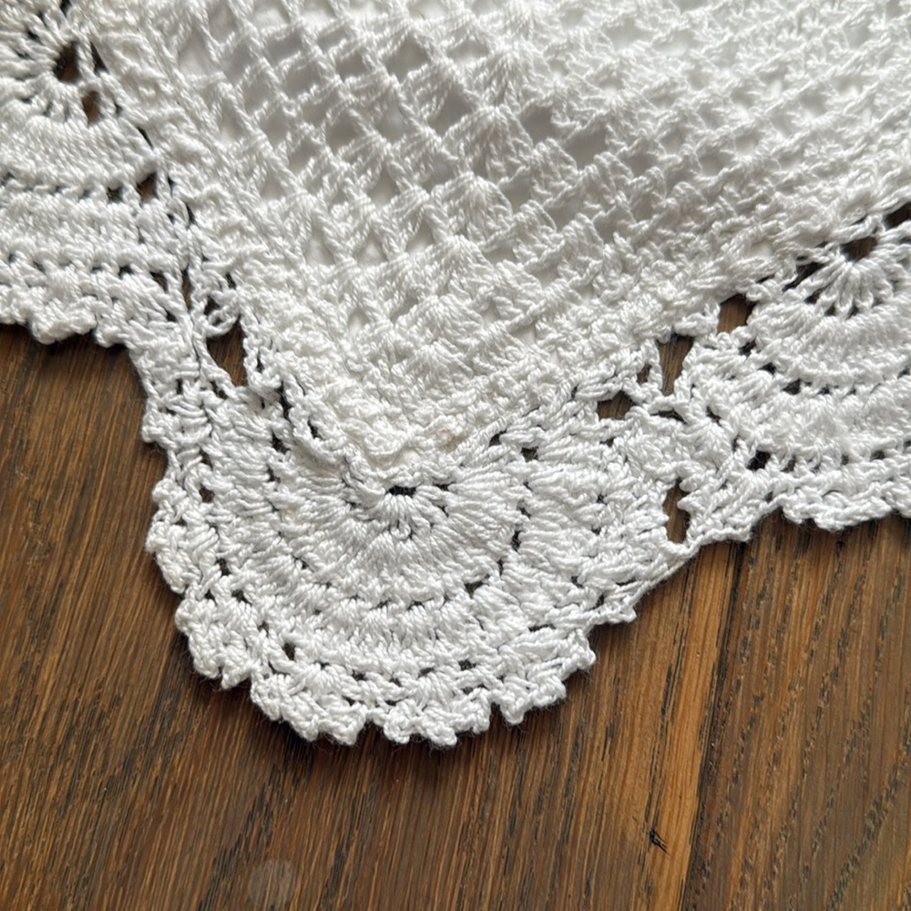 Shabby crochet white pillow cases 27 x 21 inch Queen.  Excellent - Picture 6 of 6